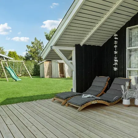 Vakantiehuis Three-bedroom In Sydals *