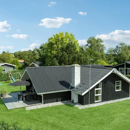 Three-bedroom In Sydals Semesterbostad